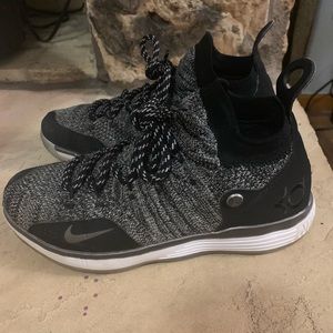 Boys KD Nike basketball shoes size 5.5